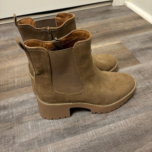 Universal Thread Crispin Chelsea Boot Chunky Heel Tan Memory Foam Insole Fall 10 - Picture 5 of 10